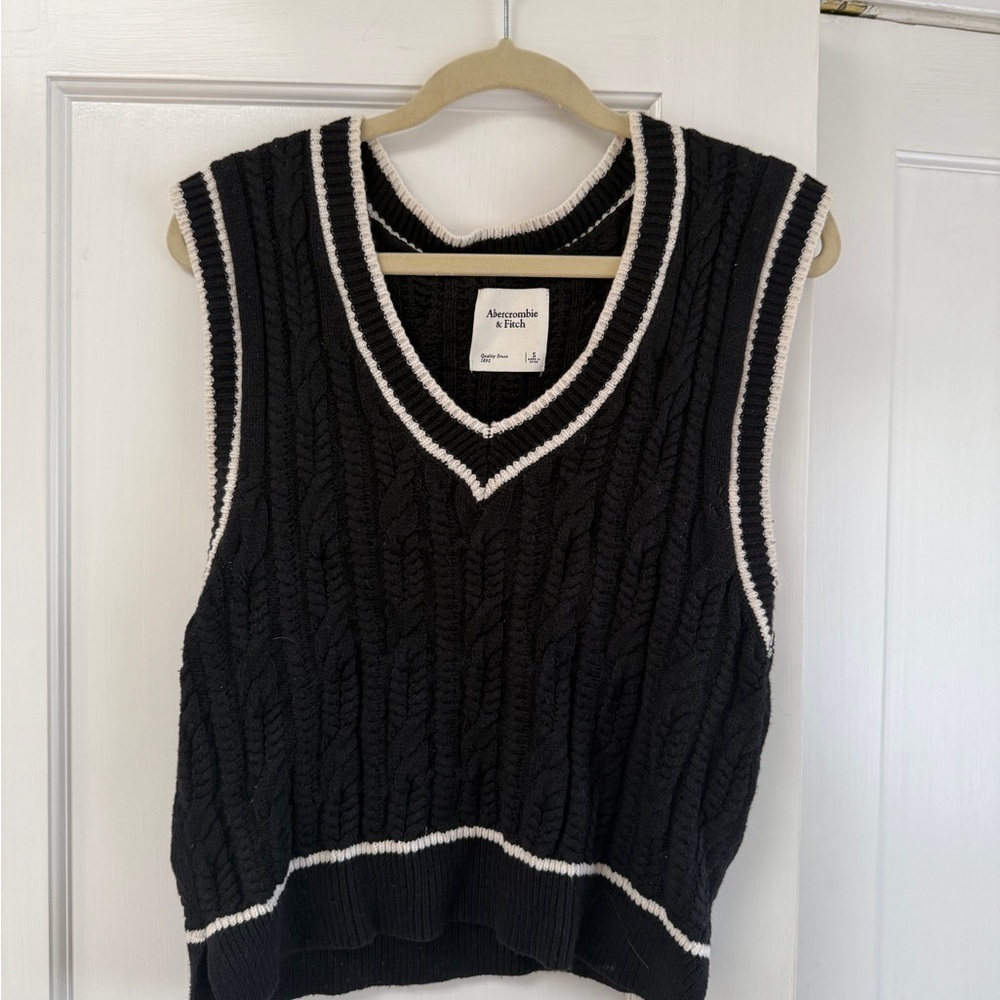 Abercrombie & Fitch Black V-Neck Sweater Vest